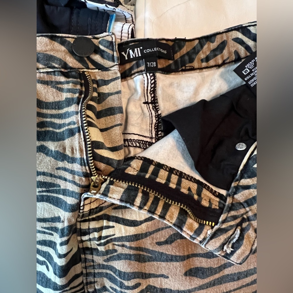 Tiger print denim skirt - Picture 4 of 4